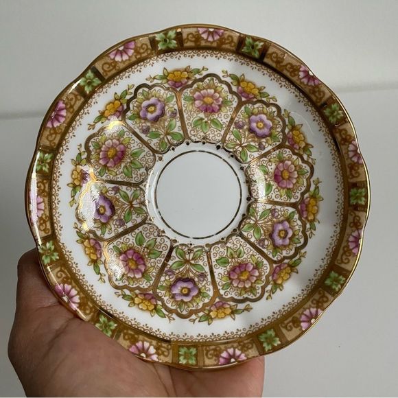 Vintage | Royal Albert 'Court' Tea Cup & Saucer - Picture 7 of 8